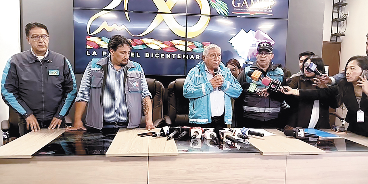 El alcalde de La Paz, Iván Arias, al momento de anunciar el incremento de pasajes en la ciudad de La Paz.