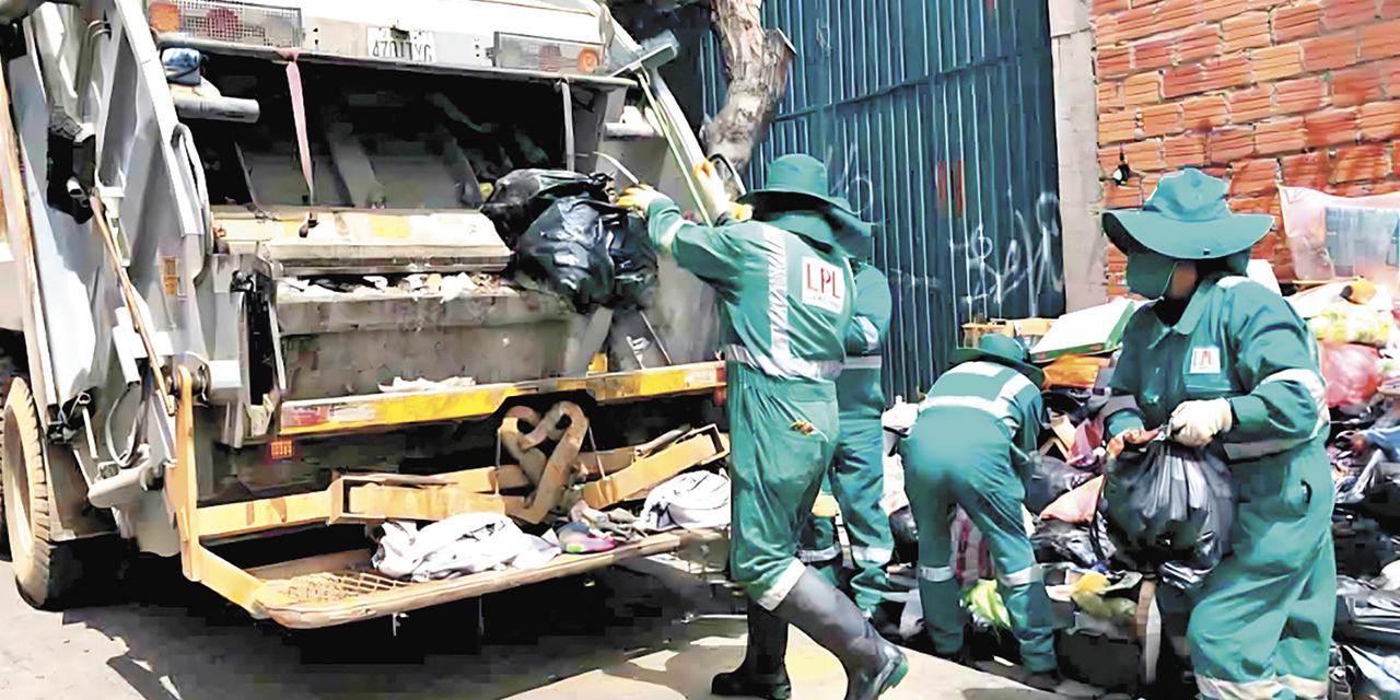 Recojo de basura en la ciudad de La Paz.