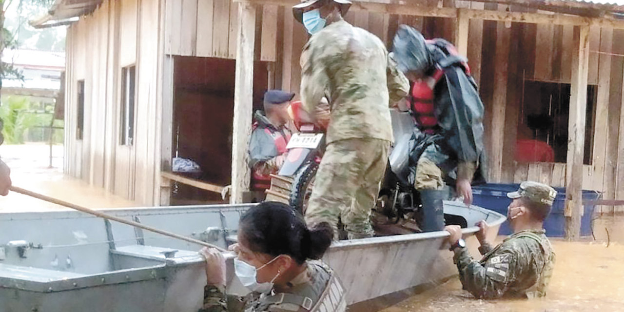 Ayuda que brindan las Fuerzas Armadas en varias localidades del país.