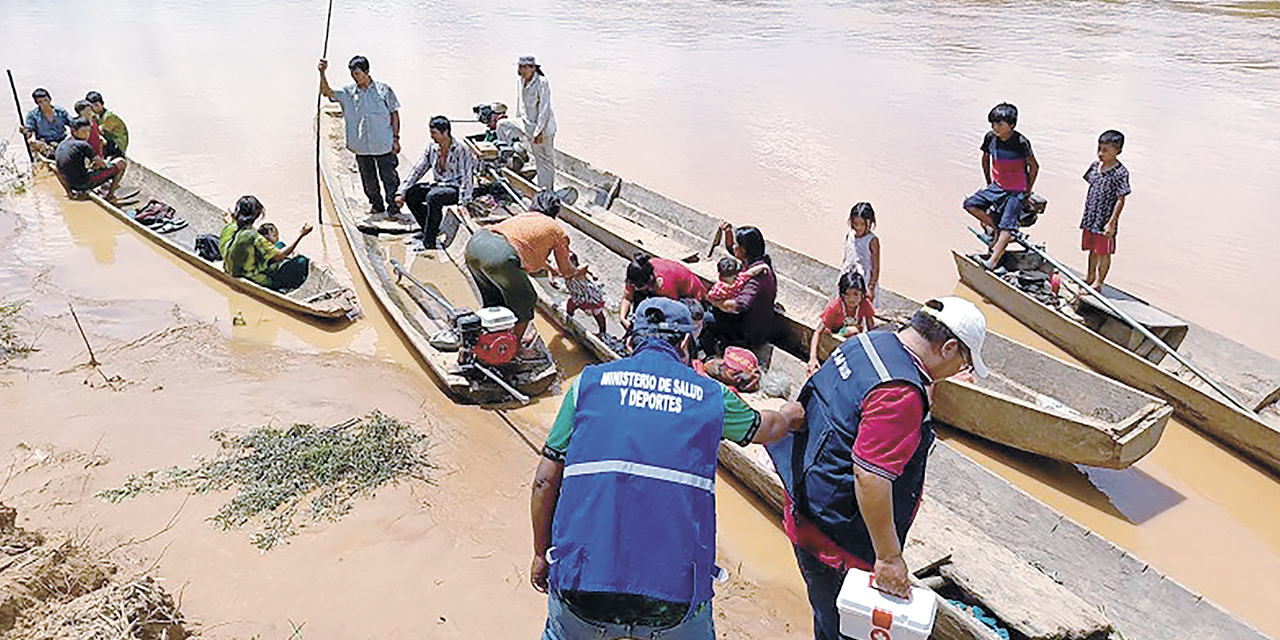 Trabajo de las brigadas de salud en lugares afectados por riadas e inundaciones.