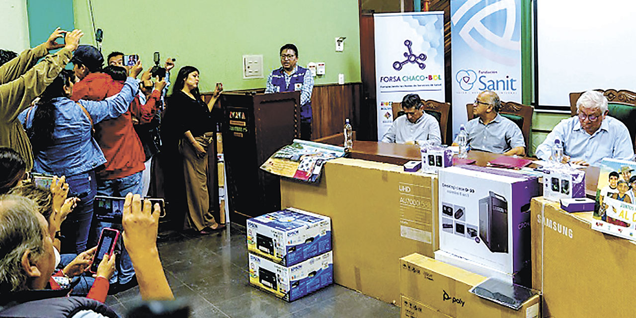 La entrega de equipos a la provincia Gran Chaco.