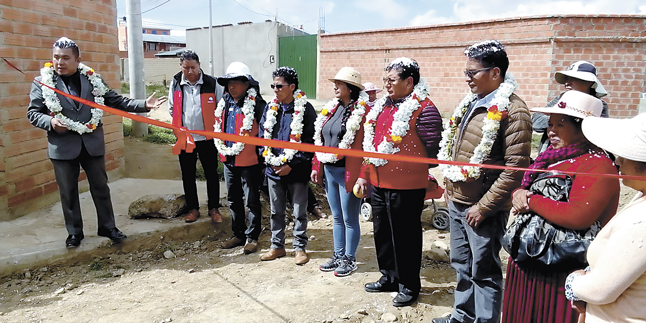 Inauguración de enlosetado.