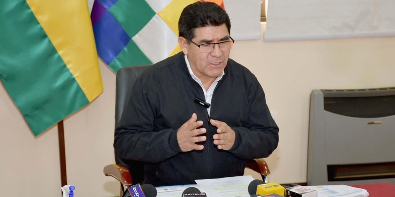 El titular de Educación, Omar Veliz. Foto: Min. Educación.