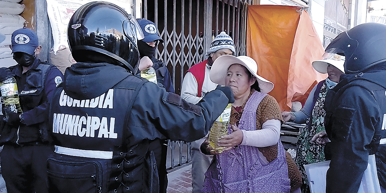 Intendencia posibilita la venta de aceite a precio justo