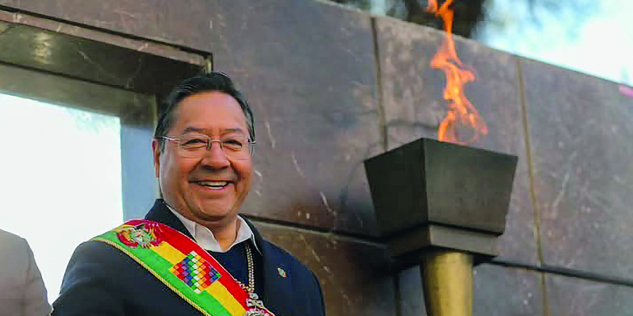 Arce rinde homenaje a los próceres de La Paz que lucharon contra la Colonia