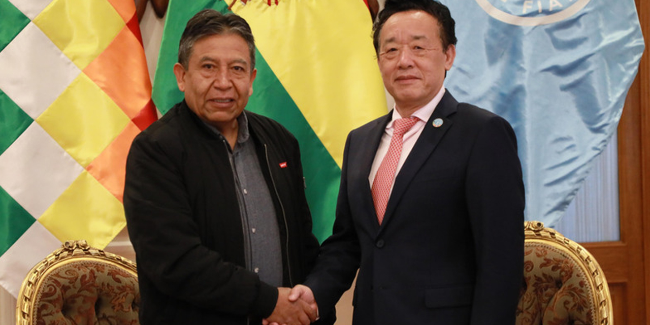 El vicepresidente David Choquehuanca y el director General de la Organización de las Naciones Unidas para la Alimentación y la Agricultura (FAO), Qu Dongyu. Foto: Vicepresidencia.