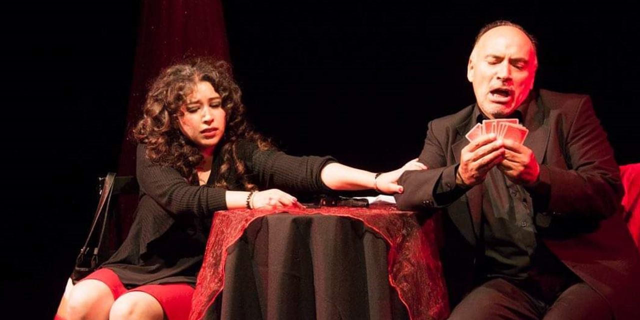 David Mondacca y Jhazel Vargas, durante la puesta en escena de ‘Pareja abierta’ (Foto: Mondacca)