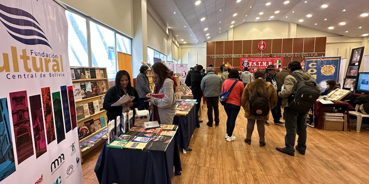 La feria del libro gira entorno a la historia del movimiento obrero minero nacional. | Foto: FCBCB