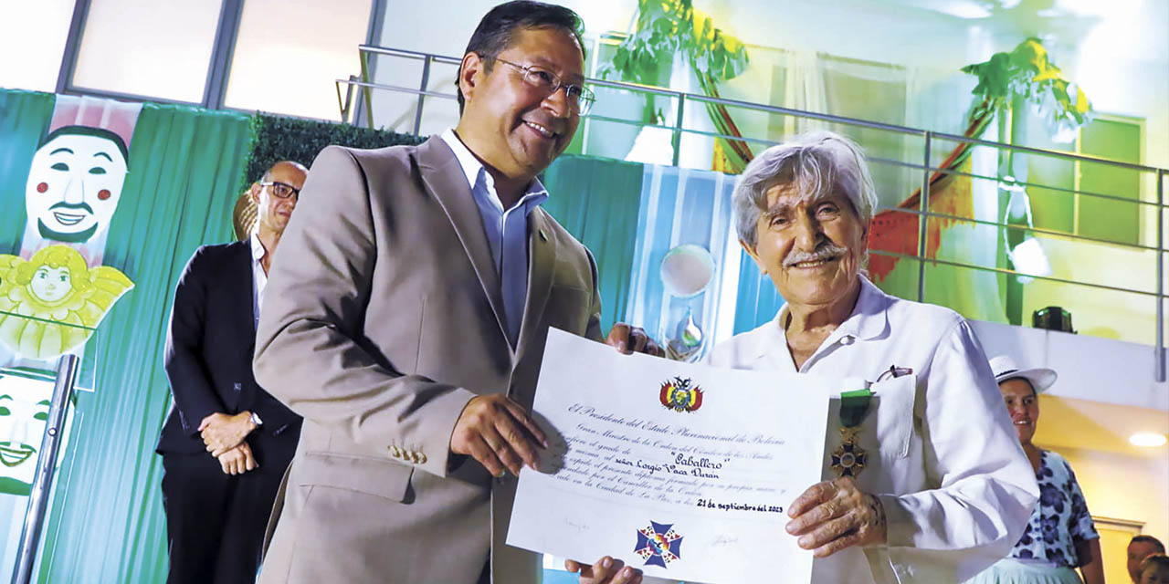 El presidente Luis Arce y el reconocido artista cruceño Lorgio Vaca. | Foto: Presidencia