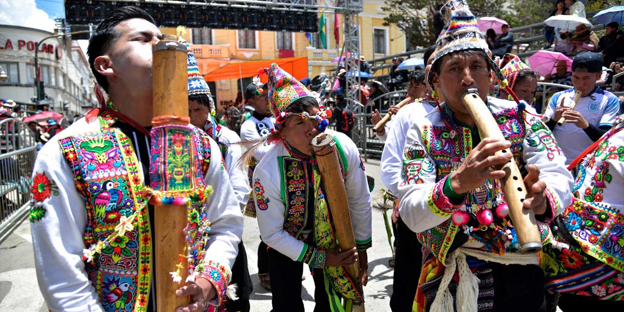Al ritmo de la tarqueada, pinquillada y moseñada, entre otras melodías, las comunidades y ayllus orureños mostraron su música.