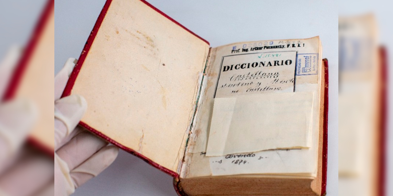 Diccionario Castellano - Moseteno. Foto: FC-BCB
