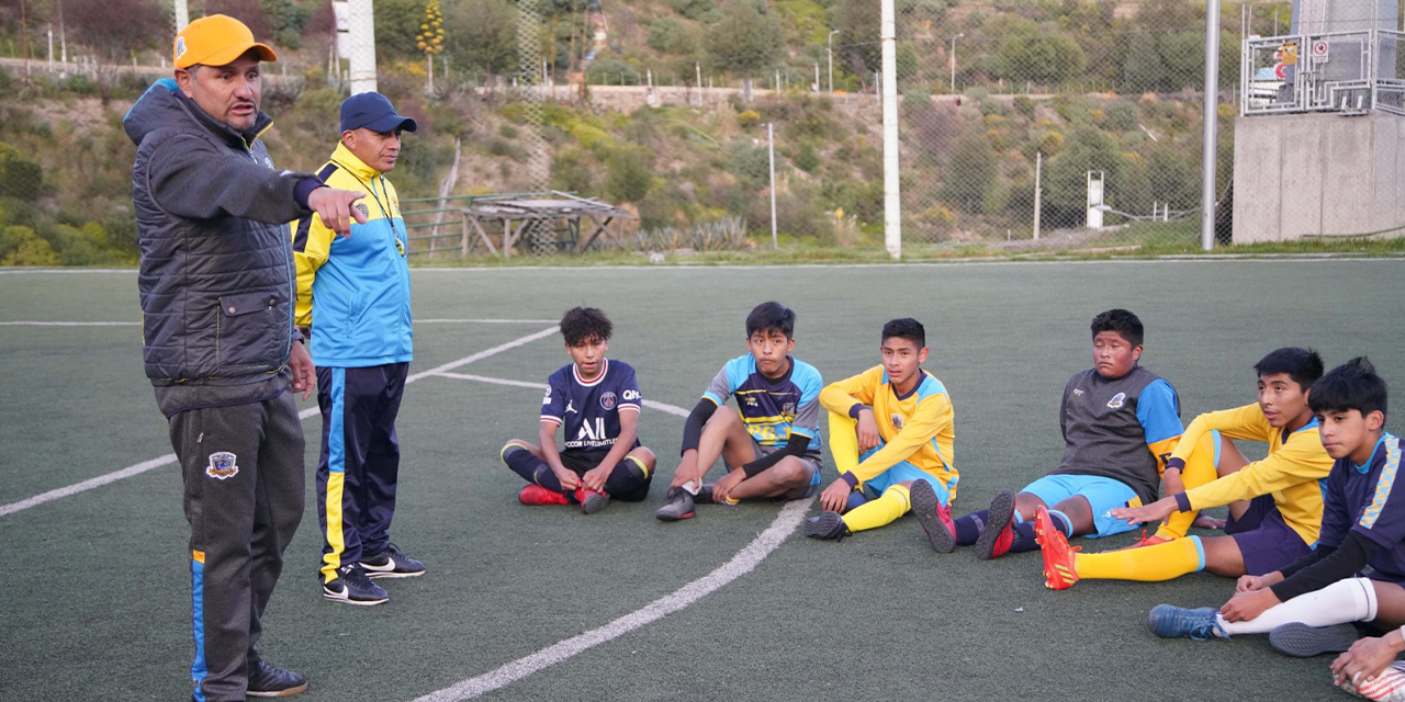 El técnico de fútbol y exseleccionado nacional Juan Carlos Paz García.