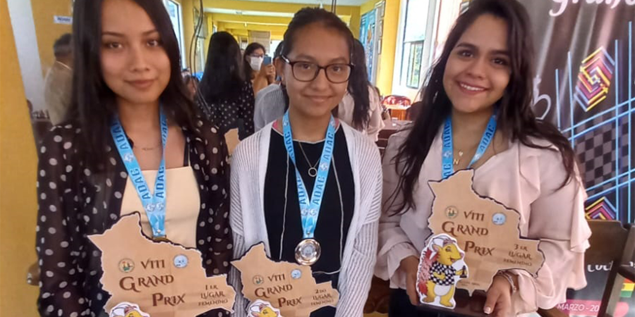 Las ganadoras del certamen de ajedrez en la categoría damas. (Foto: FBA)