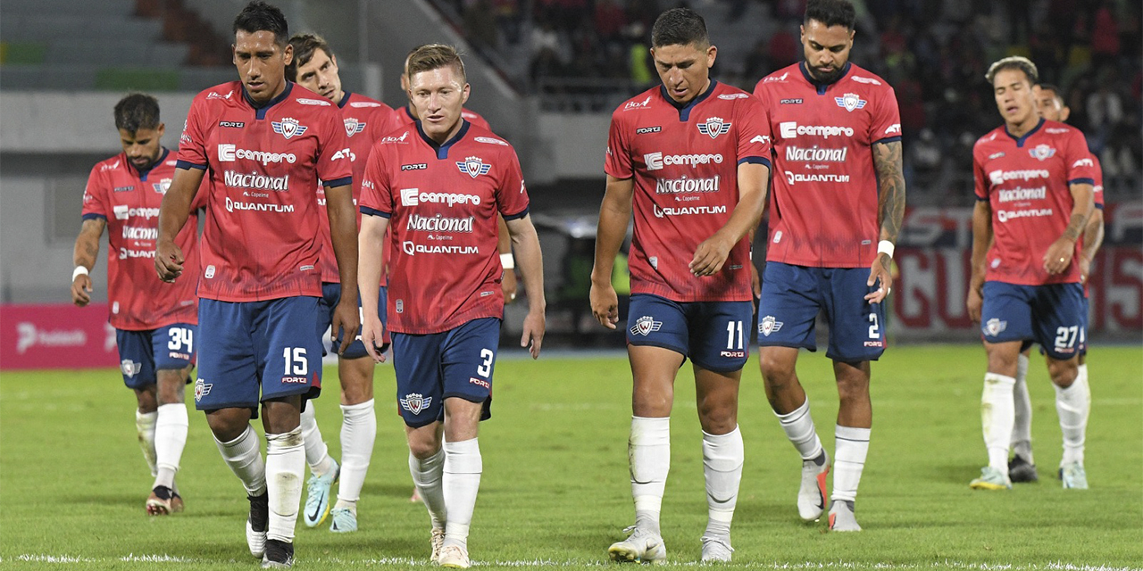 Jugadores de Wilstermann cabizbajos después del empate. (Foto: APG)