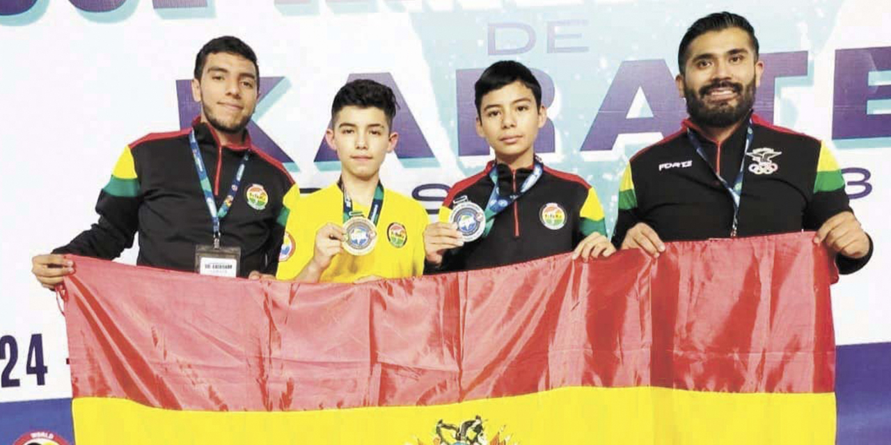 Karatecas bolivianos lucen orgullosos sus medallas. (Foto: Feboka)