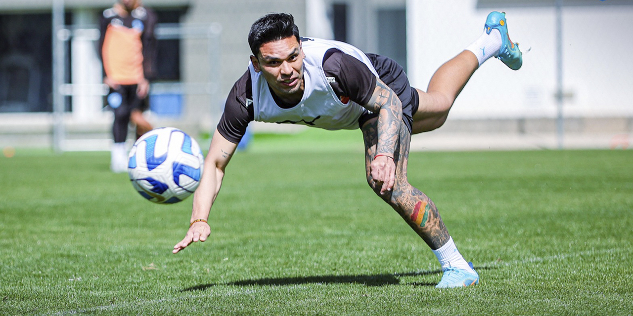 Carmelo Algarañaz, la carta de gol de la Academia. (Foto: Bolívar)
