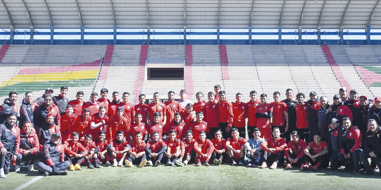 La plantilla completa del club Always Ready, en la que destacan jugadores jóvenes y con ambición ganadora. (Foto: Always Ready)
