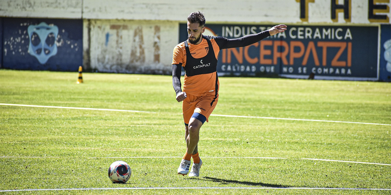 Luciano Ursino, en la práctica del Tigre, en Achumani. (Foto: The Strongest)