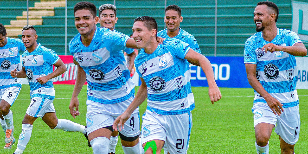 La celebración de Dico Andrés Roca Montaño. | Foto: Vaca Diez/FB