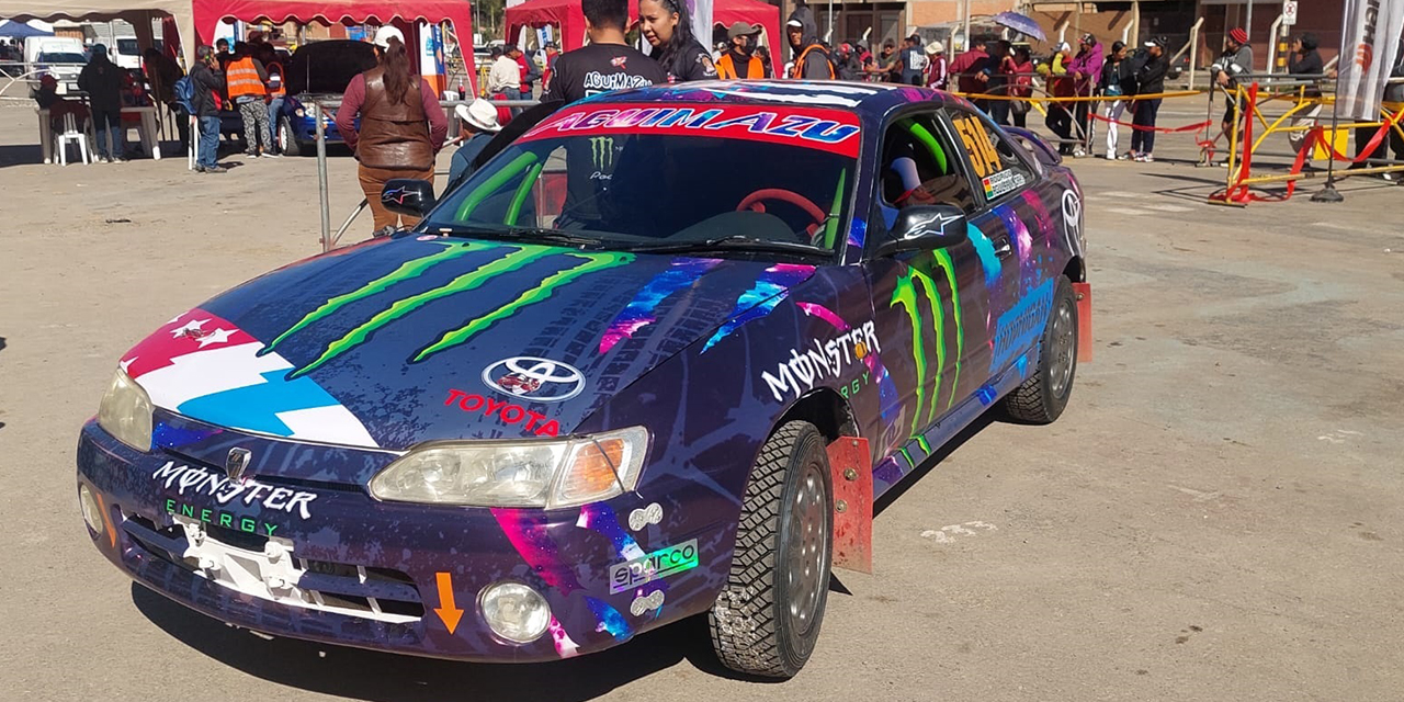 El coche de Rodrigo Gutiérrez, que será parte de la competencia de automovilismo en Sucre.