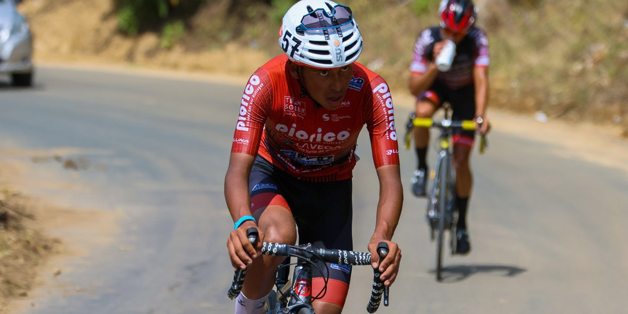 El ciclista Felipe Rodríguez, del equipo boliviano Pío Rico, en plena competencia en la sexta etapa de la Vuelta a Colombia. (Foto: Ciclismo en Línea)