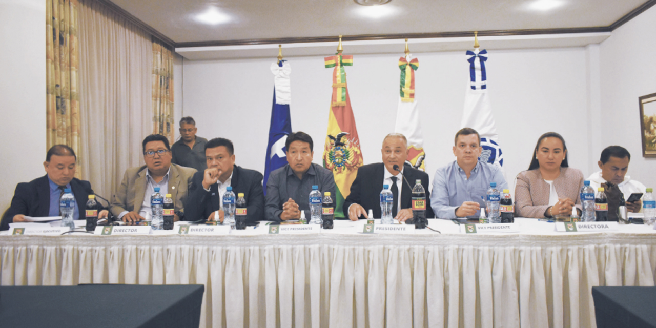 Miembros del Comité Ejecutivo de la Federación Boliviana de Fútbol. | Foto: FBF