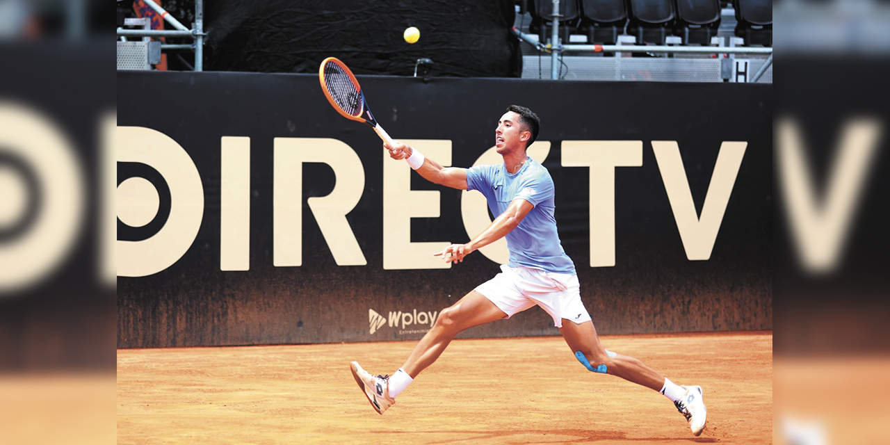 El tenista nacional Murkel Dellien en plena acción. | DiecTV Open