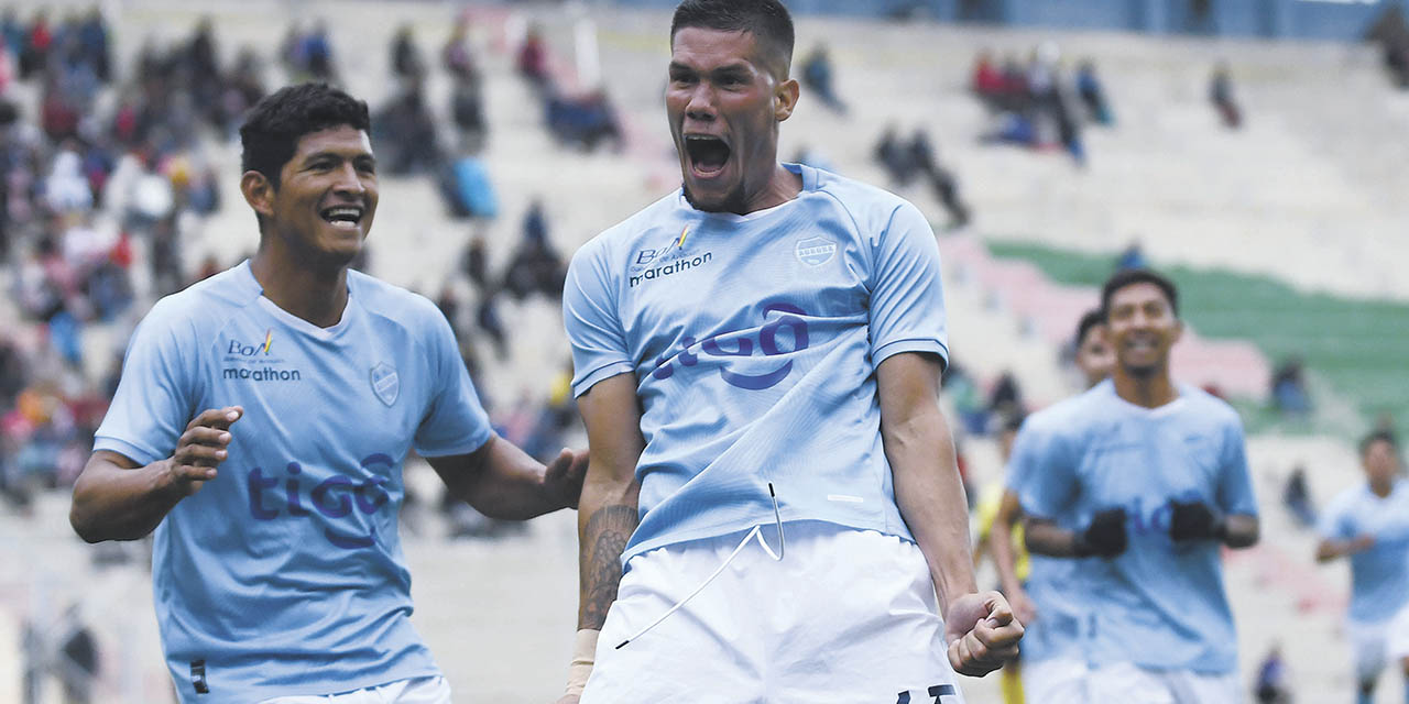 Sebastián Zaracho celebra su gol, el que le dio el triunfo a Aurora. | Foto: APG