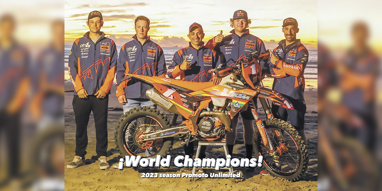 Juan Carlos Salvatierra (centro) junto a su equipo, que ganó el título mundial. | Foto: Chavo Salvatierra