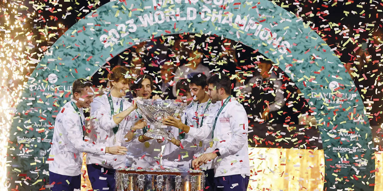 Seleccionados de tenis de Italia celebran la conquista de la Copa Davis. | Foto: 20Minutos