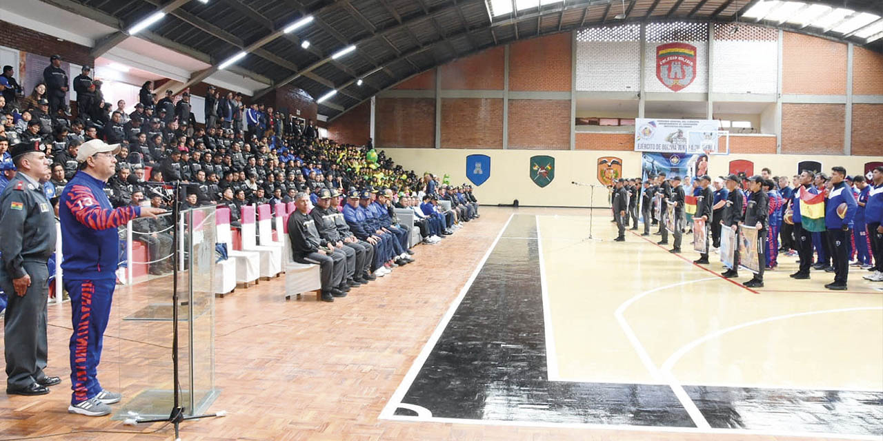 El presidente Luis Arce en el acto inaugural del torneo de baloncesto Fortaleza-Unidos por la Patria. | // FOTOs: Gentileza Álvaro A. Valero