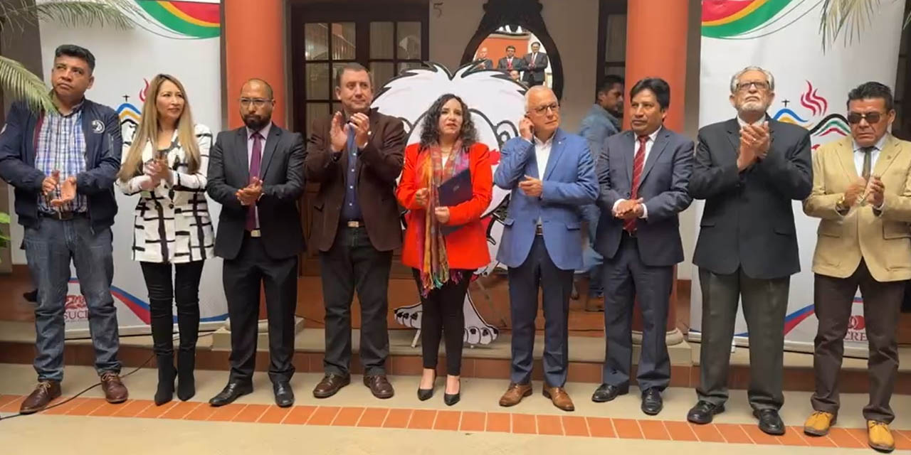 Autoridades del Comité Organizador de los Juegos Bolivarianos de la Juventud.