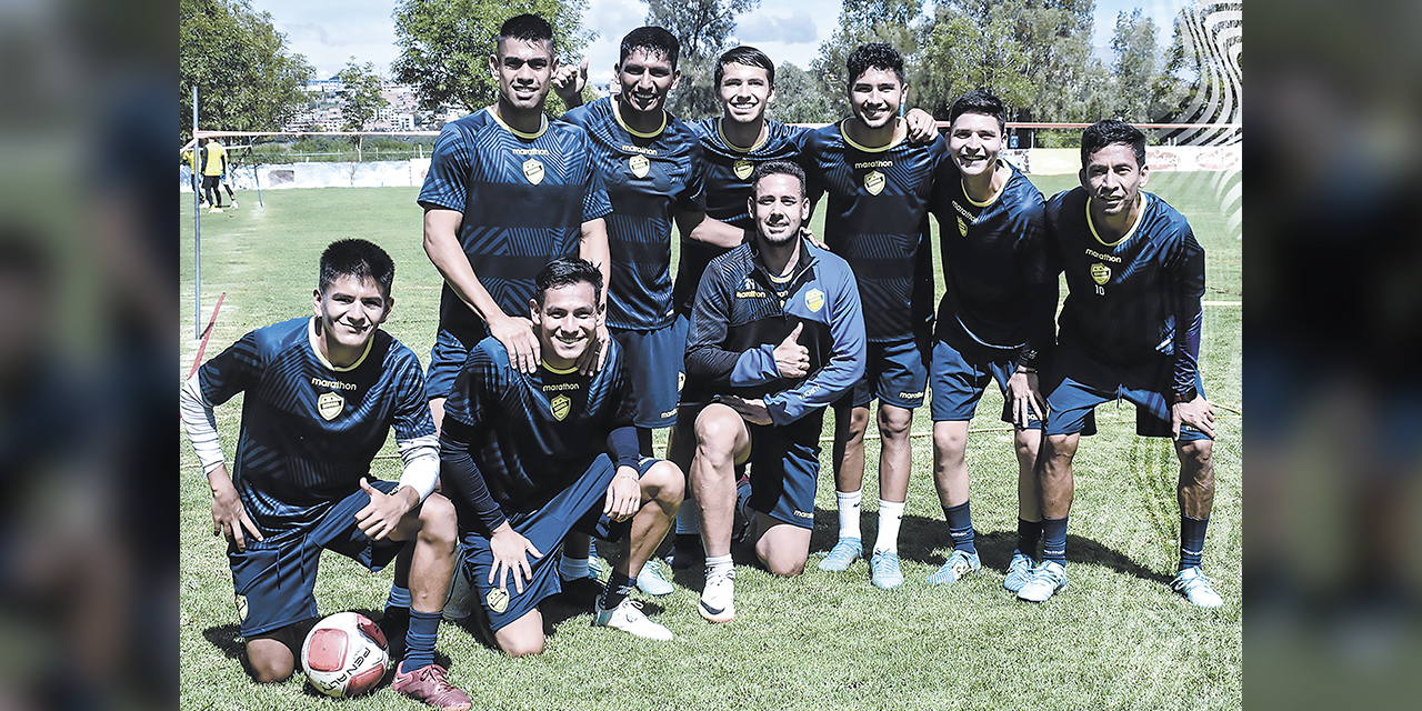 La confianza y el optimismo de los jugadores de Aurora para sumar puntos frente a Royal Pari. | Foto: Aurora