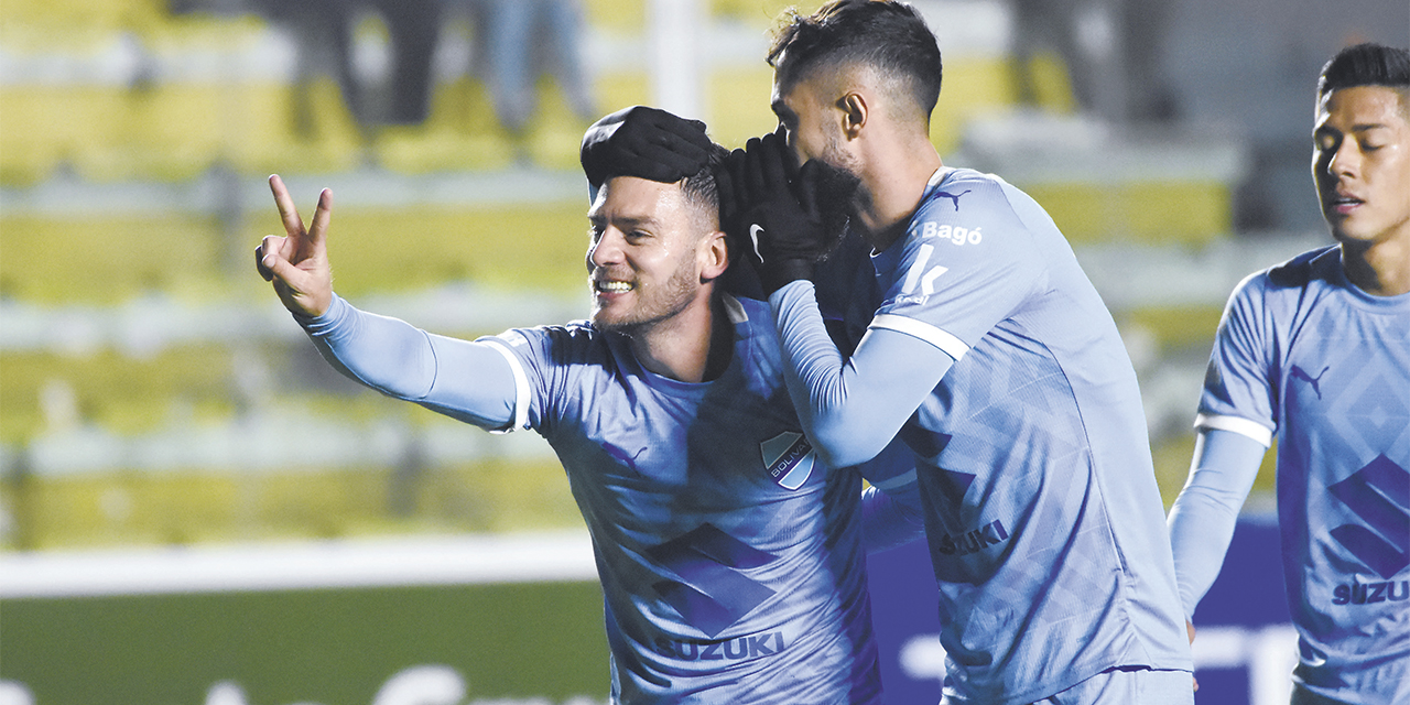 Fernando ‘Menona’ Saucedo festeja su gol, el primero de la Academia. Foto: Jorge Mamani