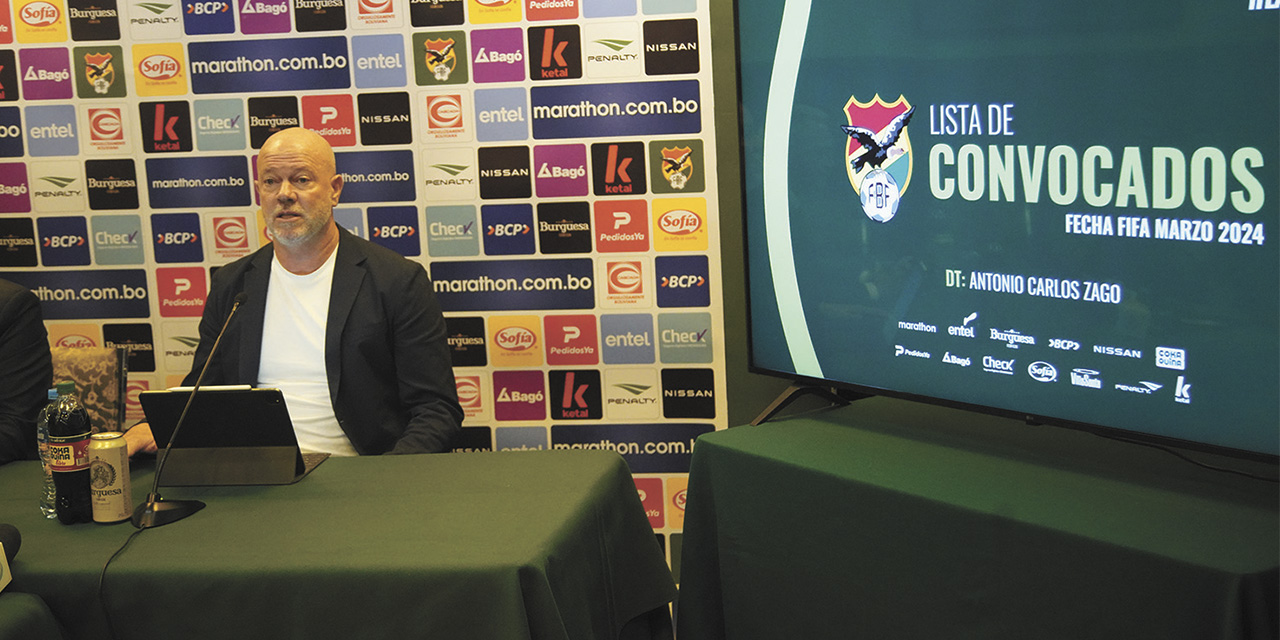 El técnico Zago en la presentación de la lista de convocados a la Selección.