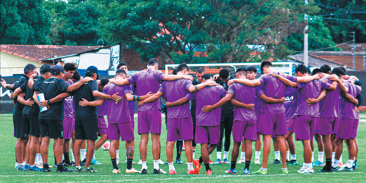 Los jugadores de Blooming confían en ganar para avanzar a los cuartos de final del campeonato en juego. Foto: AURORA