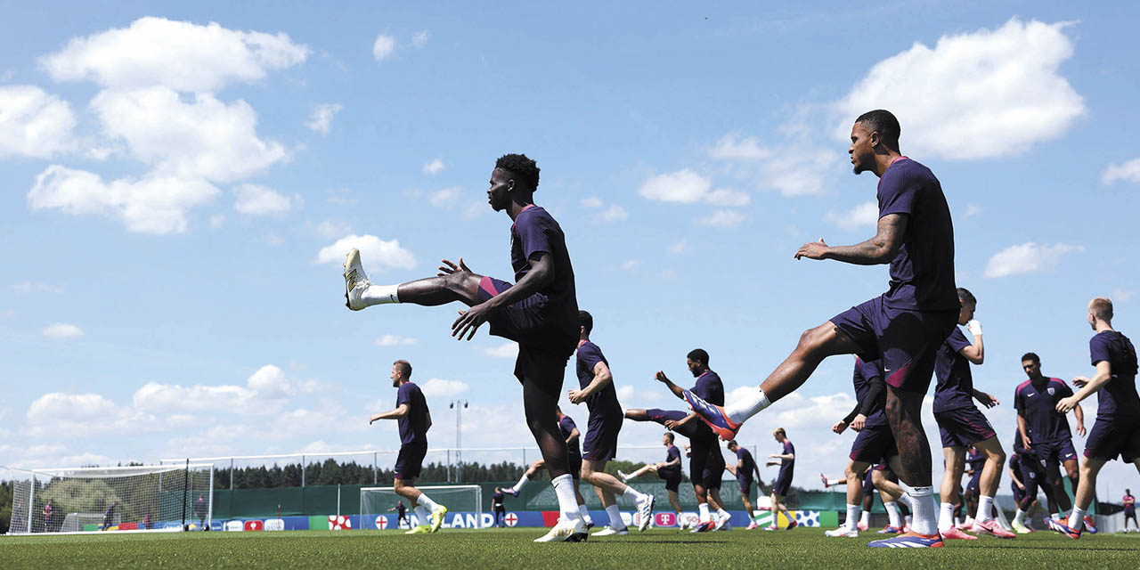 Jugadores de la selección inglesa en el cierre de entrenamientos.
