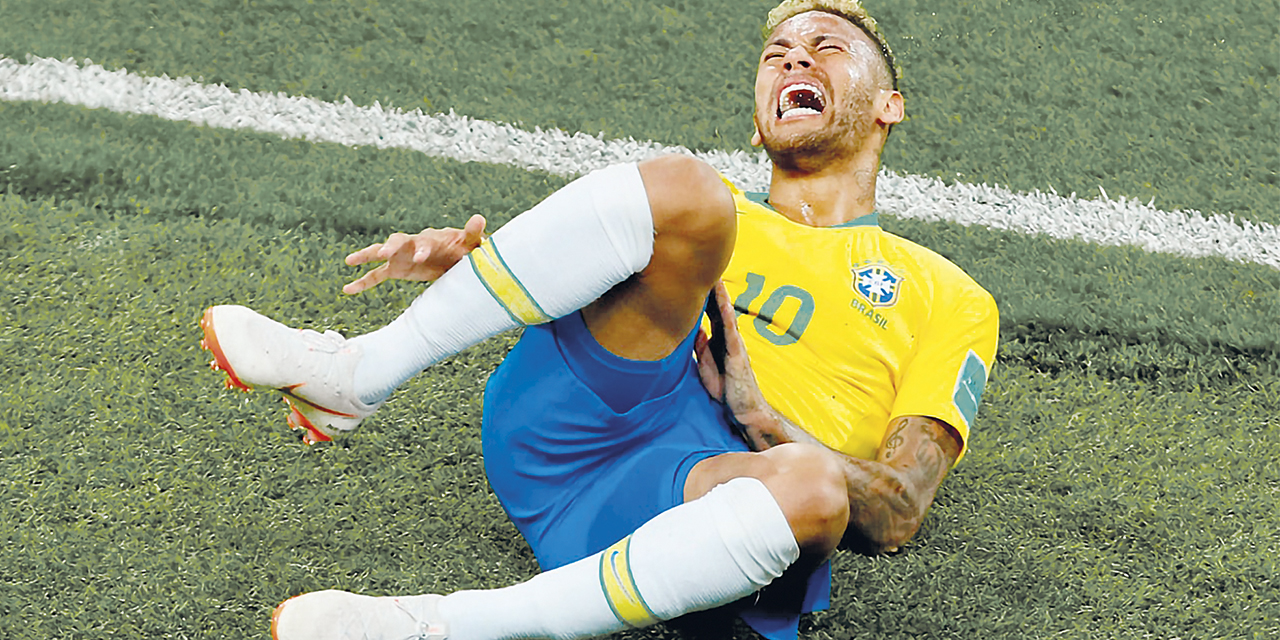 En agosto de 2023, Neymar sufrió una severa lesión en la rodilla derecha que lo mantiene lejos de las canchas.