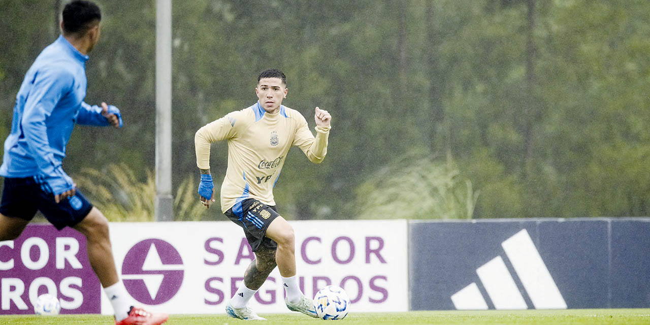 Nicolás Otamendi será titular en la defensa del seleccionado albiceleste.