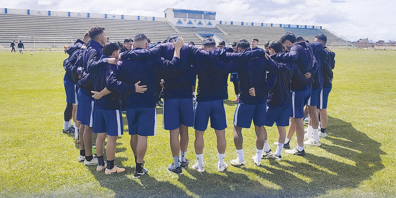 Jugadores del equipo orureño en el cierre para el compromiso de hoy.