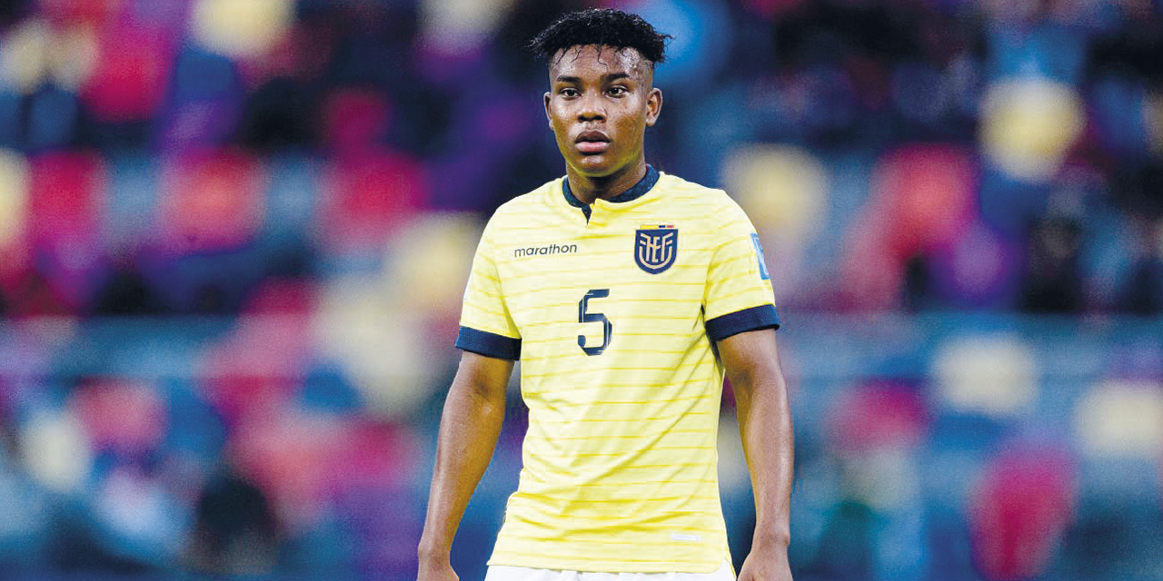 El mediocampista Óscar Zambrano es otra baja en la selección ecuatoriana. | Foto: ESPN Deportes