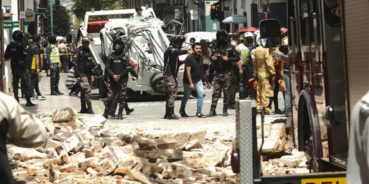 Sismo en Ecuador y Perú deja al menos trece muertos