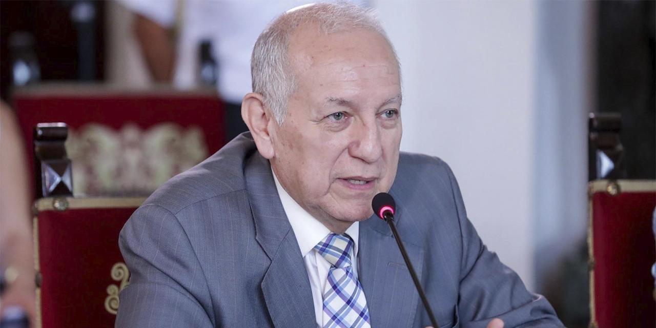 El ministro de Educación de Perú, Oscar Becerra.