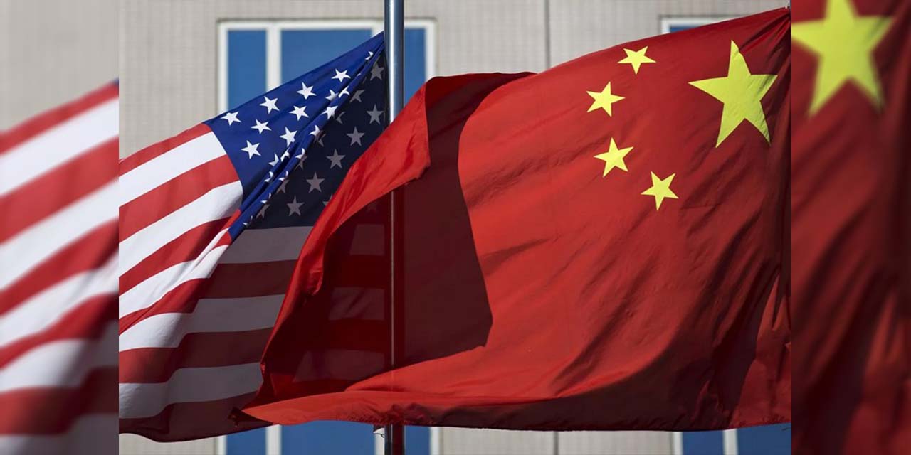 Las banderas de China y Estados Unidos. | Foto: Sputnik
