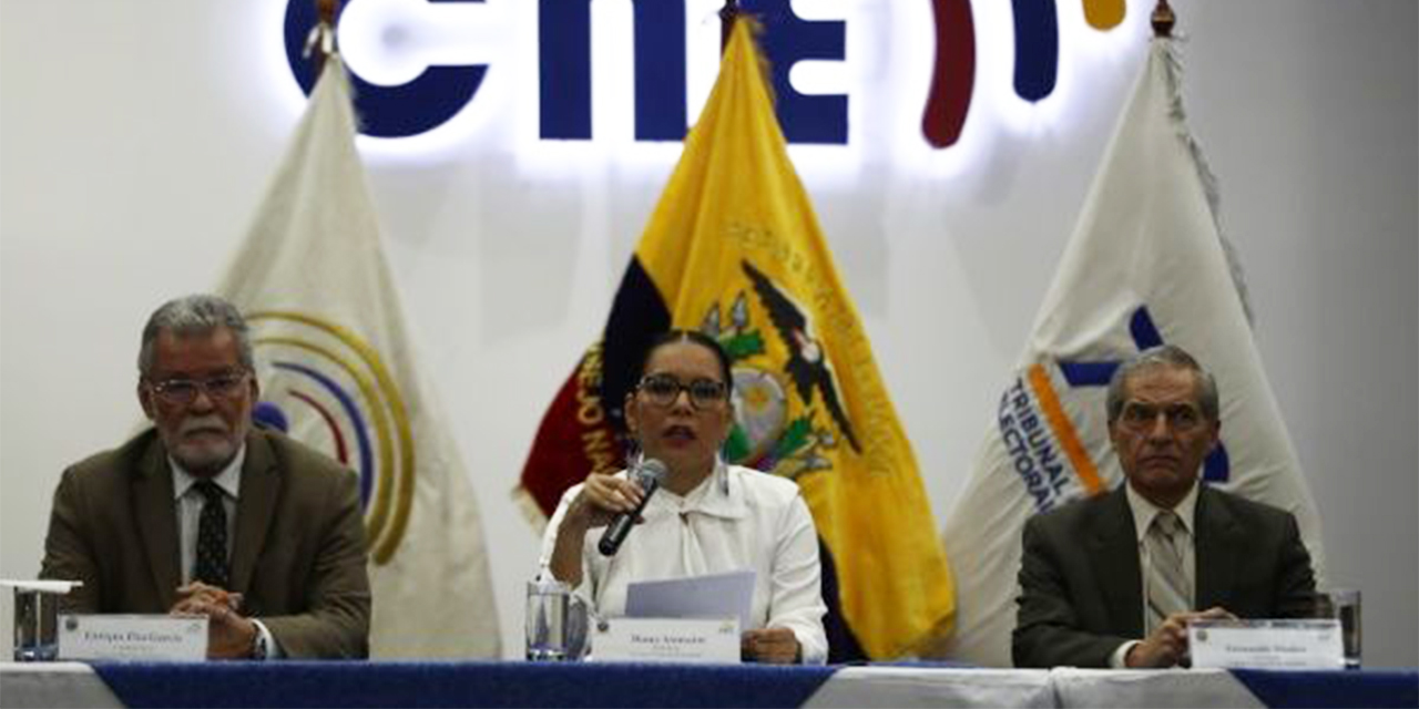 CNE de Ecuador convoca a elecciones generales anticipadas para el 20 de agosto