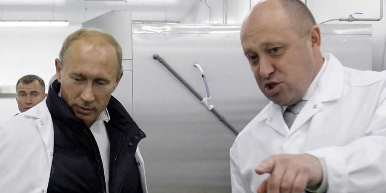 Vladímir Putin junto al jefe del grupo Wagner, en una imagen de archivo.