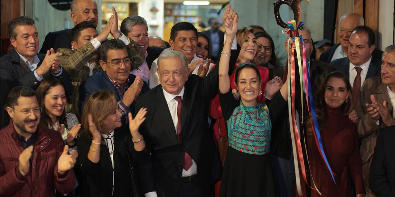 Presidente mexicano cede bastón de mando a candidata de Morena