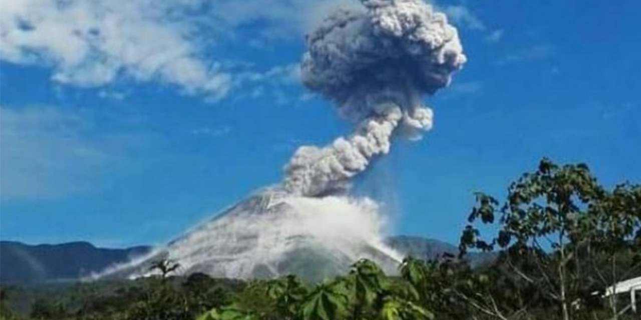 Se intensifica actividad de volcán ecuatoriano Reventador