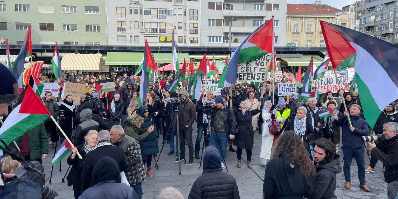 En Zagreb, Croacia, miles de personas condenan la agresión de Israel contra Palestina. // FOTO:  @FNur1948