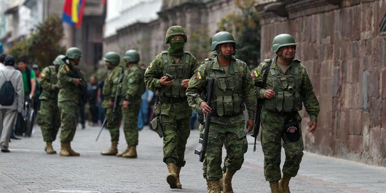 Daniel Noboa ordenó a las Fuerzas Armadas “ejecutar operaciones militares bajo el derecho internacional humanitario.